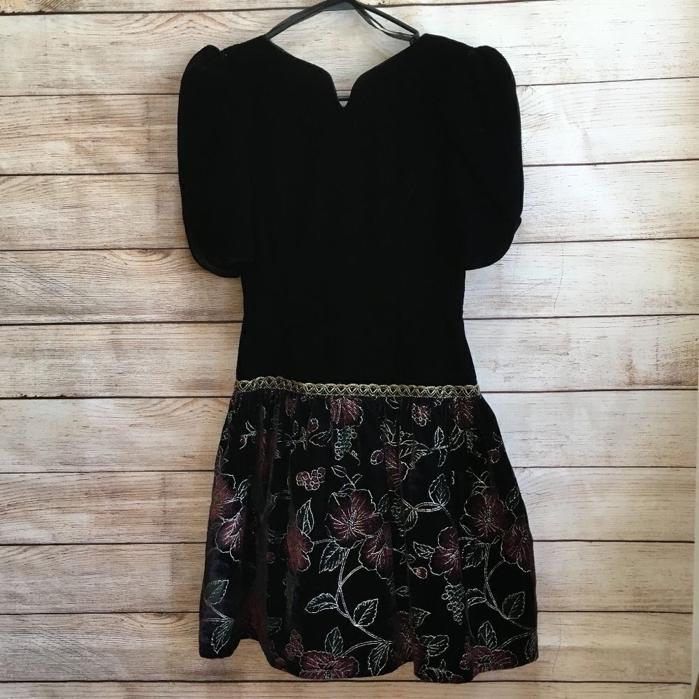 VINTAGE 80'S‎ SCOTT MCCLINTOCK BLACK VELVET DRESS  WITH METALLIC FLORAL ACCENTS